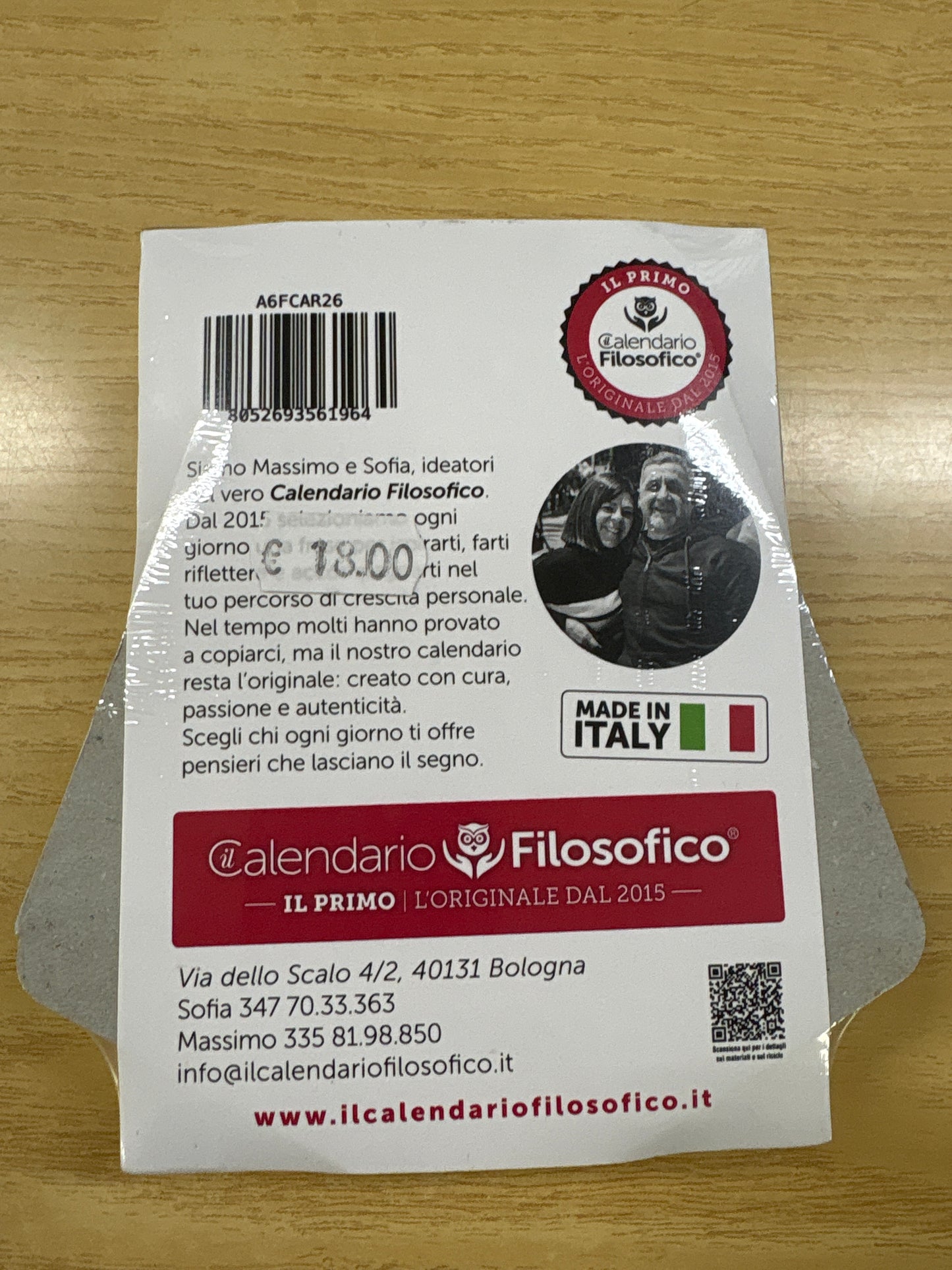 Calendario filosofico con piede in cartone